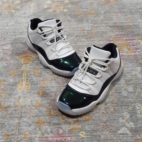 retro 11 low iridescent